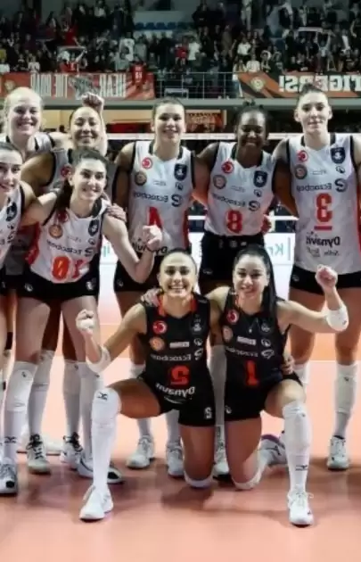 Fenerbahçe, Eczacıbaşı Dynavit'i mağlup ederek derbiden galip ayrıldı!
