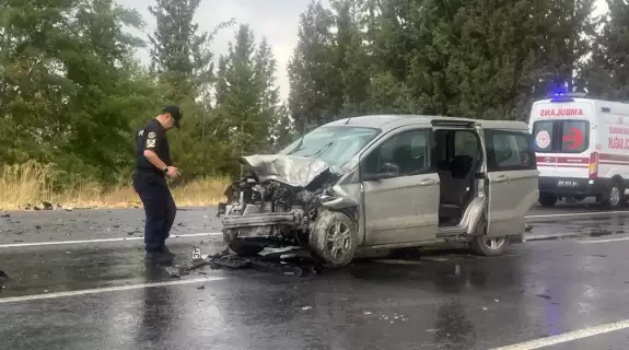 Yatağan-Milas karayolunda meydana gelen trafik kazasında 1 kişi hayatını kaybetti, 4 kişi de yaralandı.