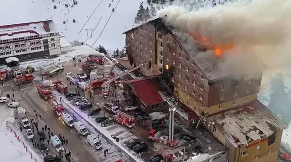 Kartalkaya'da meydana gelen yangın felaketi sonrasında tutuklanan emekli mimar serbest bırakıldı.