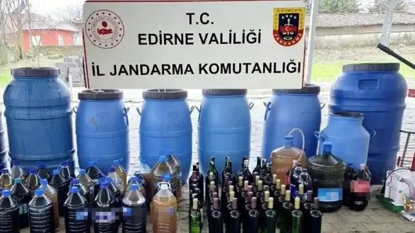 Edirne'de 1560 litre kaçak içki operasyonunda ele geçirme yapıldı.